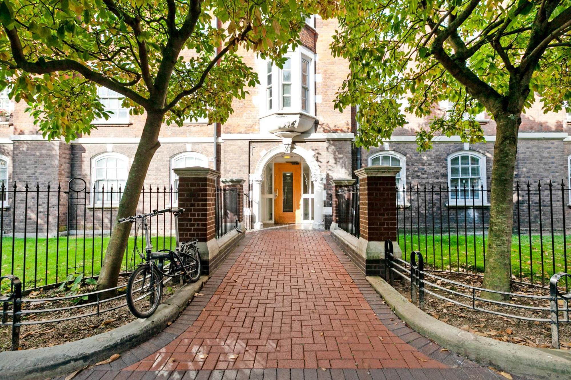 Beautiful 3 Bedroom Flat In Scott Ellis Gardens London Exteriör bild