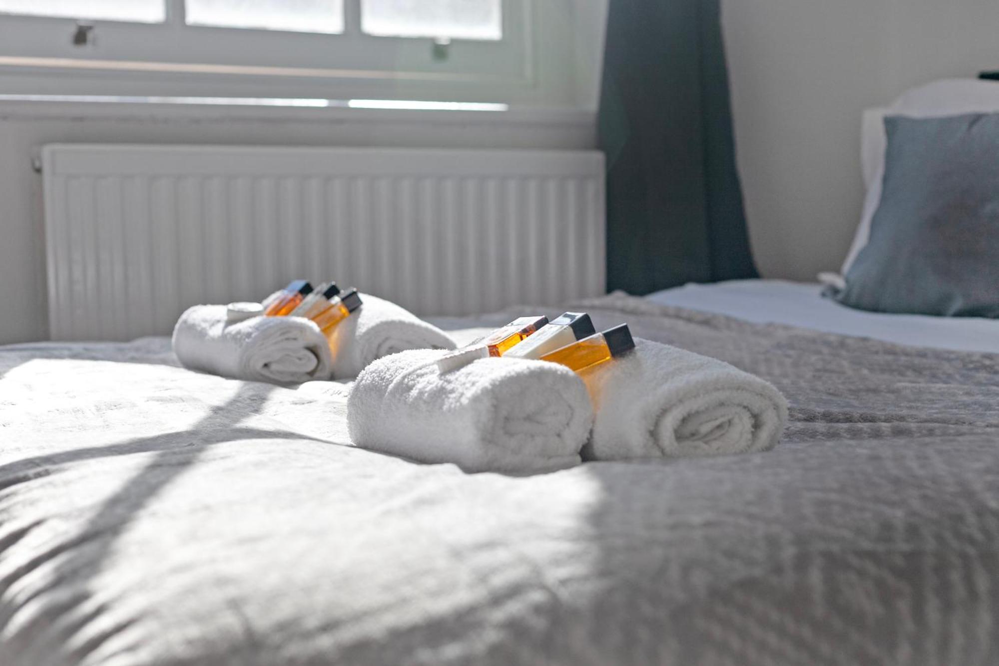 Beautiful 3 Bedroom Flat In Scott Ellis Gardens London Exteriör bild
