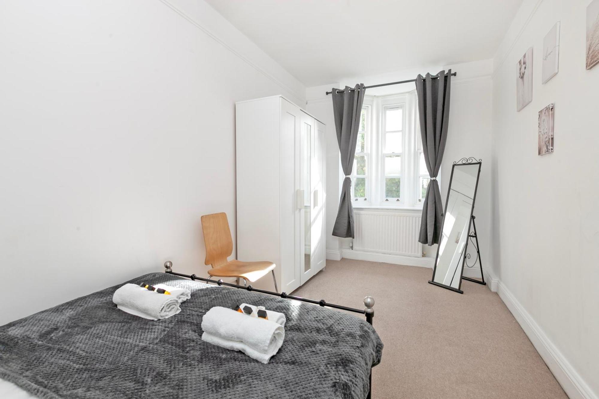 Beautiful 3 Bedroom Flat In Scott Ellis Gardens London Exteriör bild