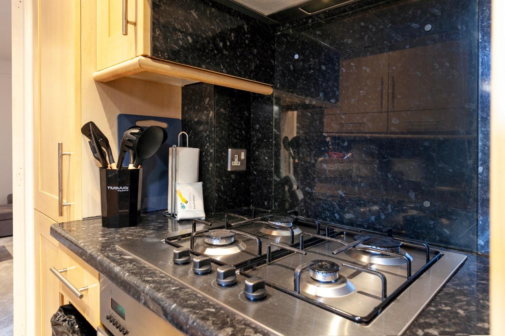 Beautiful 3 Bedroom Flat In Scott Ellis Gardens London Exteriör bild