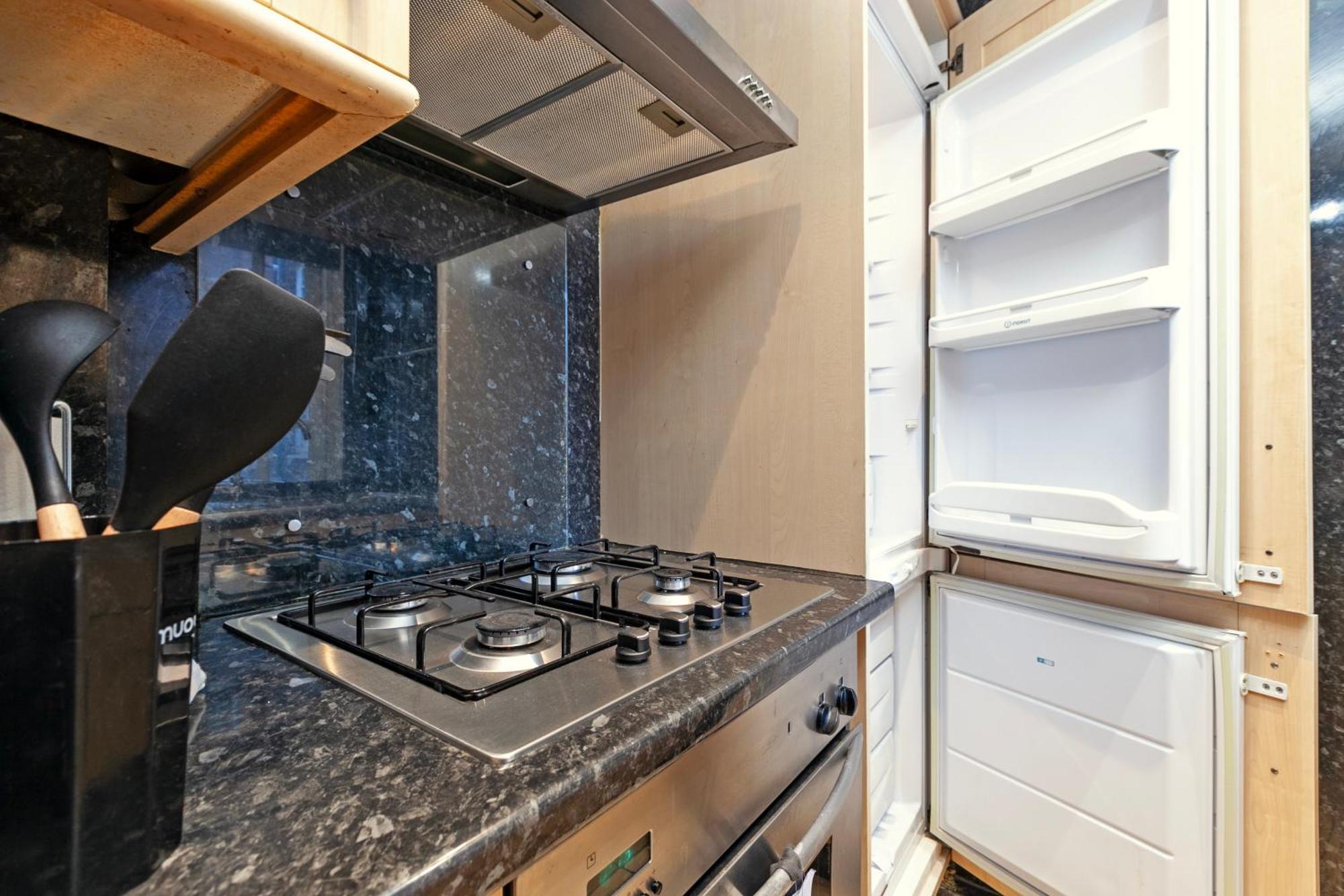 Beautiful 3 Bedroom Flat In Scott Ellis Gardens London Exteriör bild