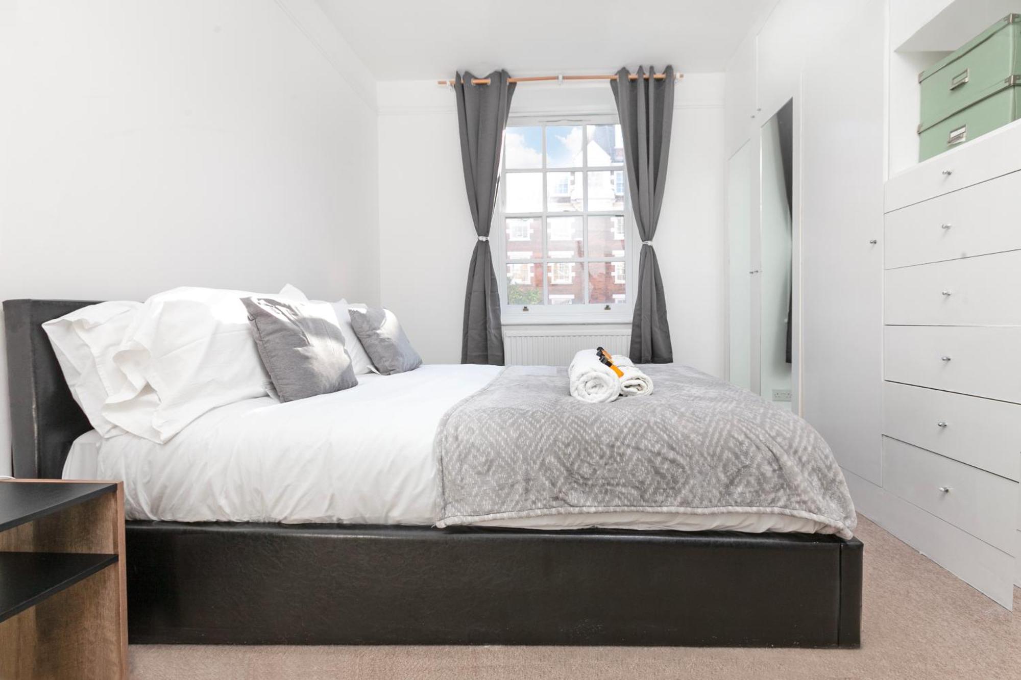 Beautiful 3 Bedroom Flat In Scott Ellis Gardens London Exteriör bild
