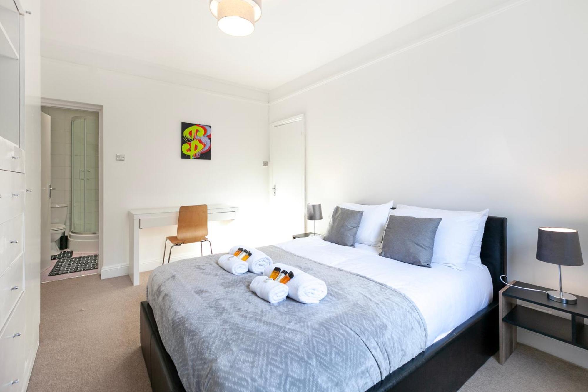 Beautiful 3 Bedroom Flat In Scott Ellis Gardens London Exteriör bild