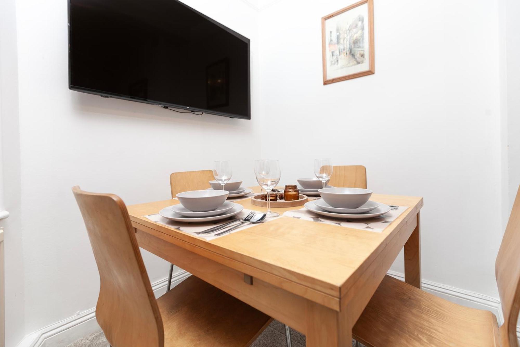 Beautiful 3 Bedroom Flat In Scott Ellis Gardens London Exteriör bild
