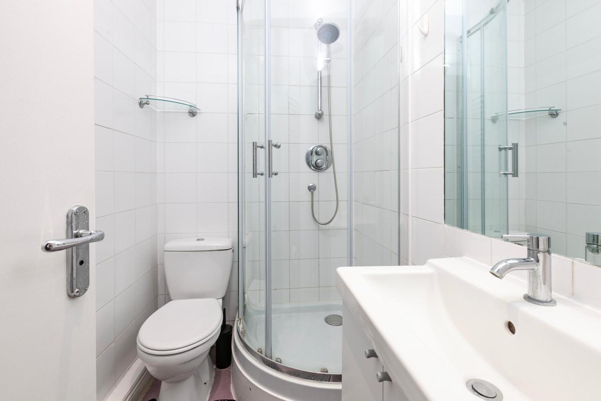 Beautiful 3 Bedroom Flat In Scott Ellis Gardens London Exteriör bild